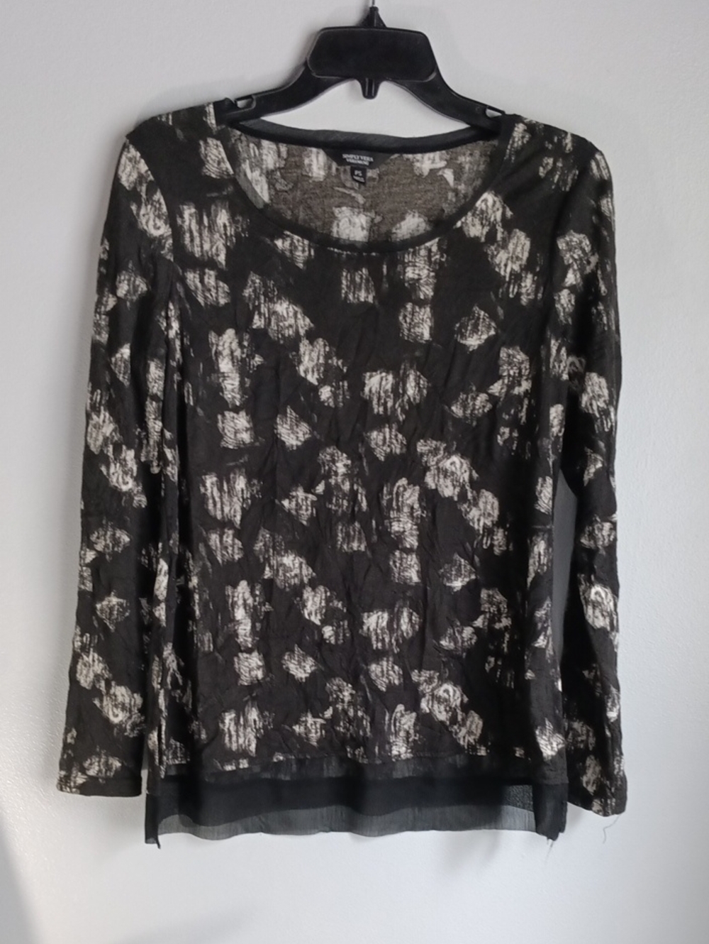 Simply Vera Vera Wang Black and White Abstract Long-Sleeve Top